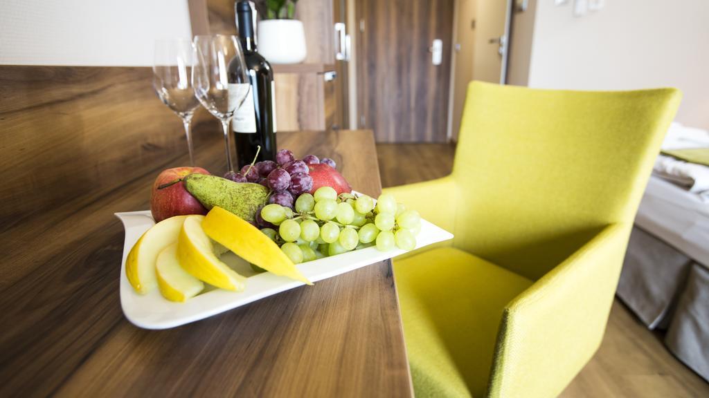 Mineral Hotel Malinowy Raj Solec-Zdrój Kamer foto