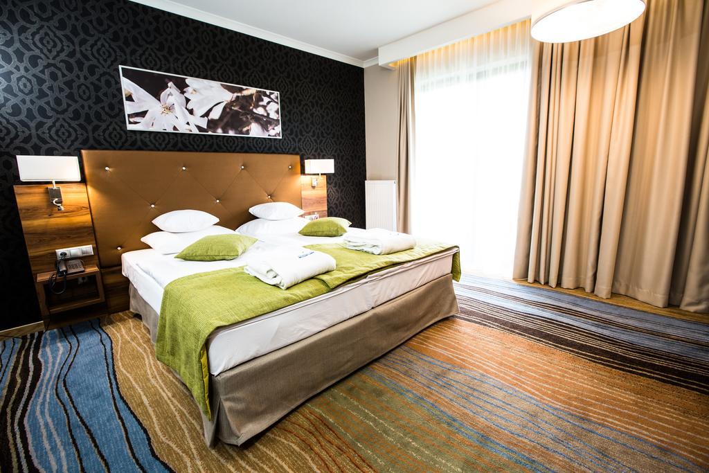 Mineral Hotel Malinowy Raj Solec-Zdrój Kamer foto