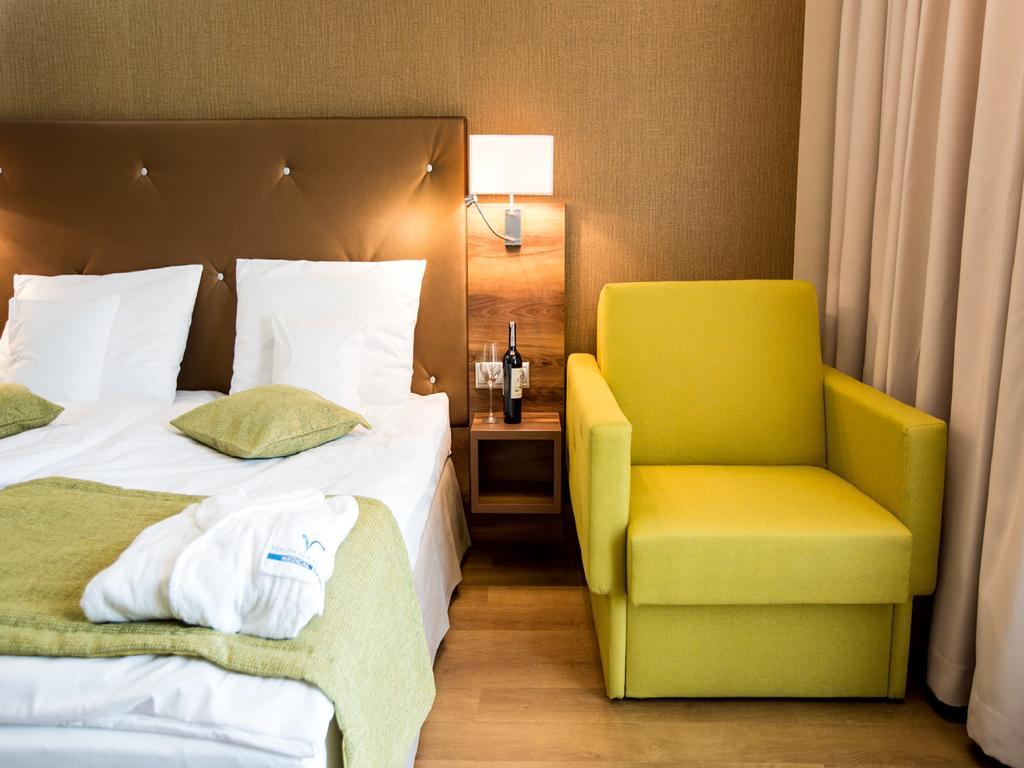 Mineral Hotel Malinowy Raj Solec-Zdrój Buitenkant foto